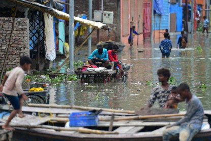 भारतमा भारी वर्षा र बाढीबाट ५० जनाको मृत्यु