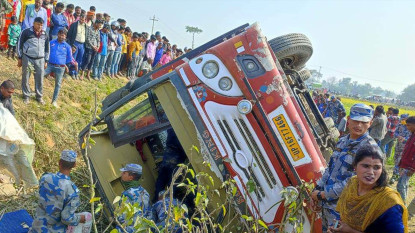 पश्चिम नवलपरासीमा भारतीय तीर्थयात्री बोकेको बस दुर्घटना, ४५ जना घाइते