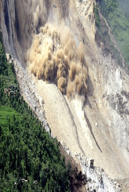 छोरी मार्गमा पहिरोः १ जनाको मृत्यु, २ जना घाइते