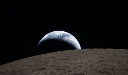 नासाले सार्वजनिक गर्‍यो पृथ्वी अस्ताउने र सूर्यग्रहणका दुर्लभ तस्वीरहरू