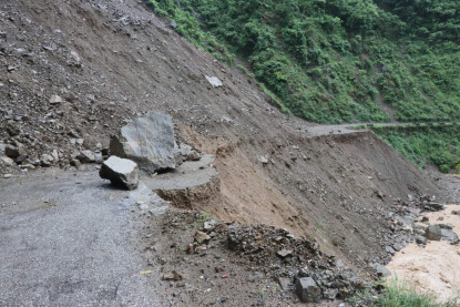 पहिराले बागलुङ–बेनी सडक अवरुद्ध