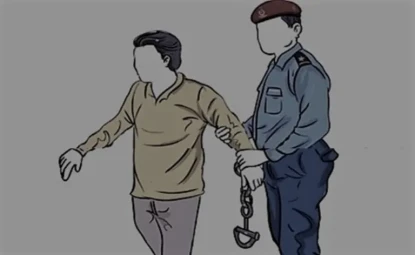 प्रहरीको ट्र्याक सुट लगाउँदै हिँड्ने एक युवा पक्राउ