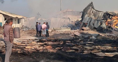 प्लाई उद्योगमा आगलागी : अझै पनि आएन नियन्त्रणमा
