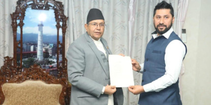 सभामुखलाई भेट्दै लामिछाने, होला त निलम्बन फुकुवा ?