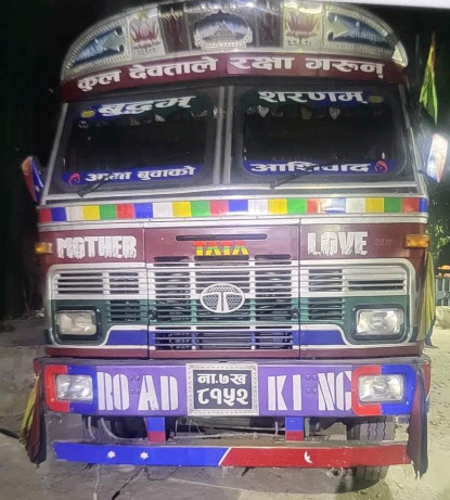 चुनावमा आतंक सृजना गर्न ल्याइएका भन्सार छलिको सामान छुटाउन प्रचण्ड परिवारको दौडधुप