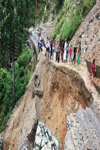 डोजर चालकलाई इञ्जिनीयर बनाएर बाटो खनेपछि...