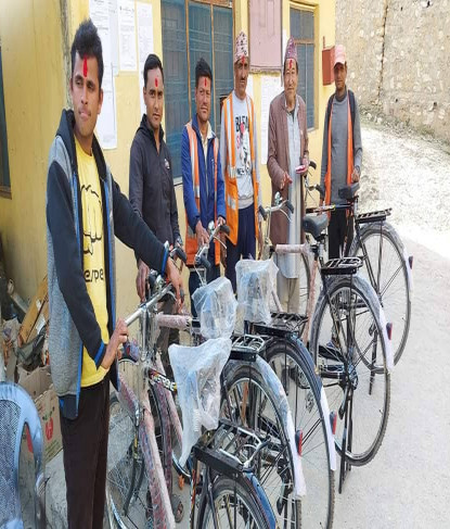 लेन्थ वर्करलाई साइकल वितरण