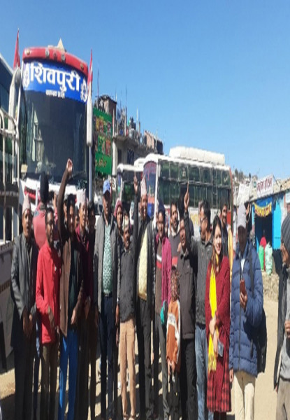 कांग्रेस डडेलधुराका नेता कार्यकर्ता अनसन बस्नका लागि काठमाडौं आउदै