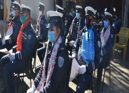 घुस नलिने ट्राफिक प्रहरीहरु पुरस्कृत