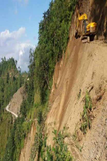 ठेकदारले लाप्रभाई गर्दा जनतालाई सास्ती