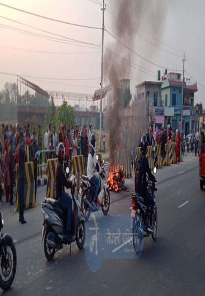 गुडिरहेको मोटरसाइकलमा एक्कासि आगो लागेपछि...