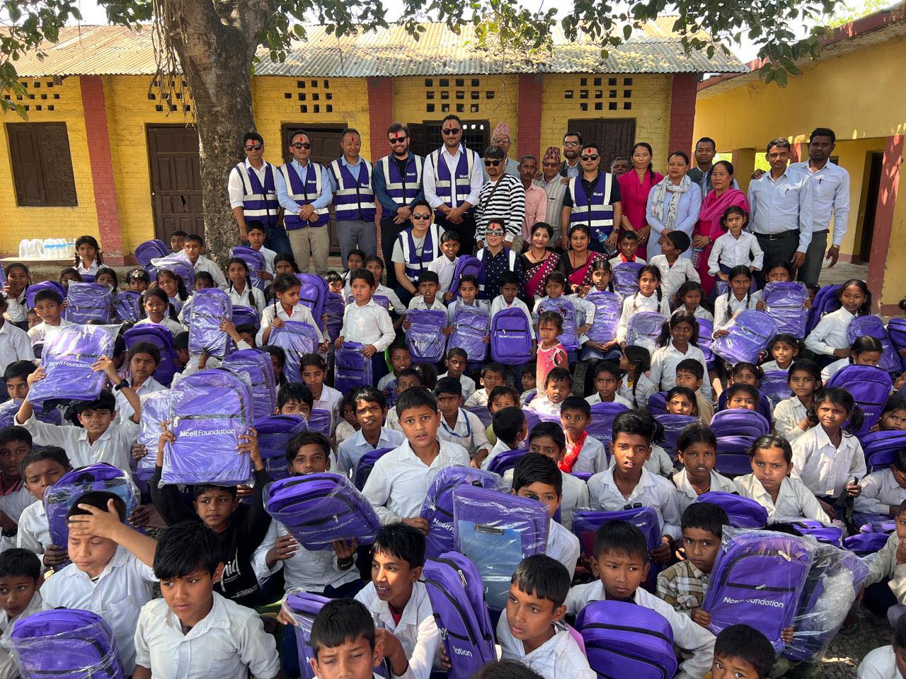 एनसेल फाउन्डेसनले थाल्यो एनपीएलका चौका वापतको शैक्षिक सामग्रीको वितरण