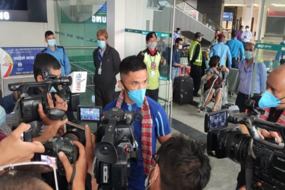 नेपालसँगको मैत्रीपूर्ण खेलका लागि काठमाडौं पुग्यो भारतीय फुटबल टिम 