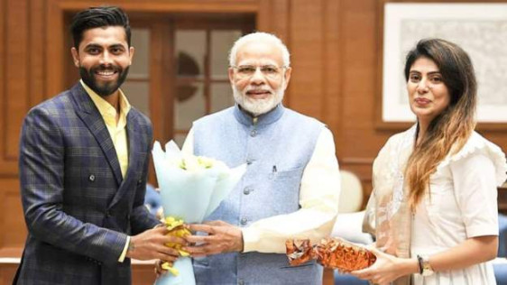 क्रिकेटर रविन्द्र जडेजाकी पत्नी चुनावी मैदानमा, भाजपाले दियो टिकट