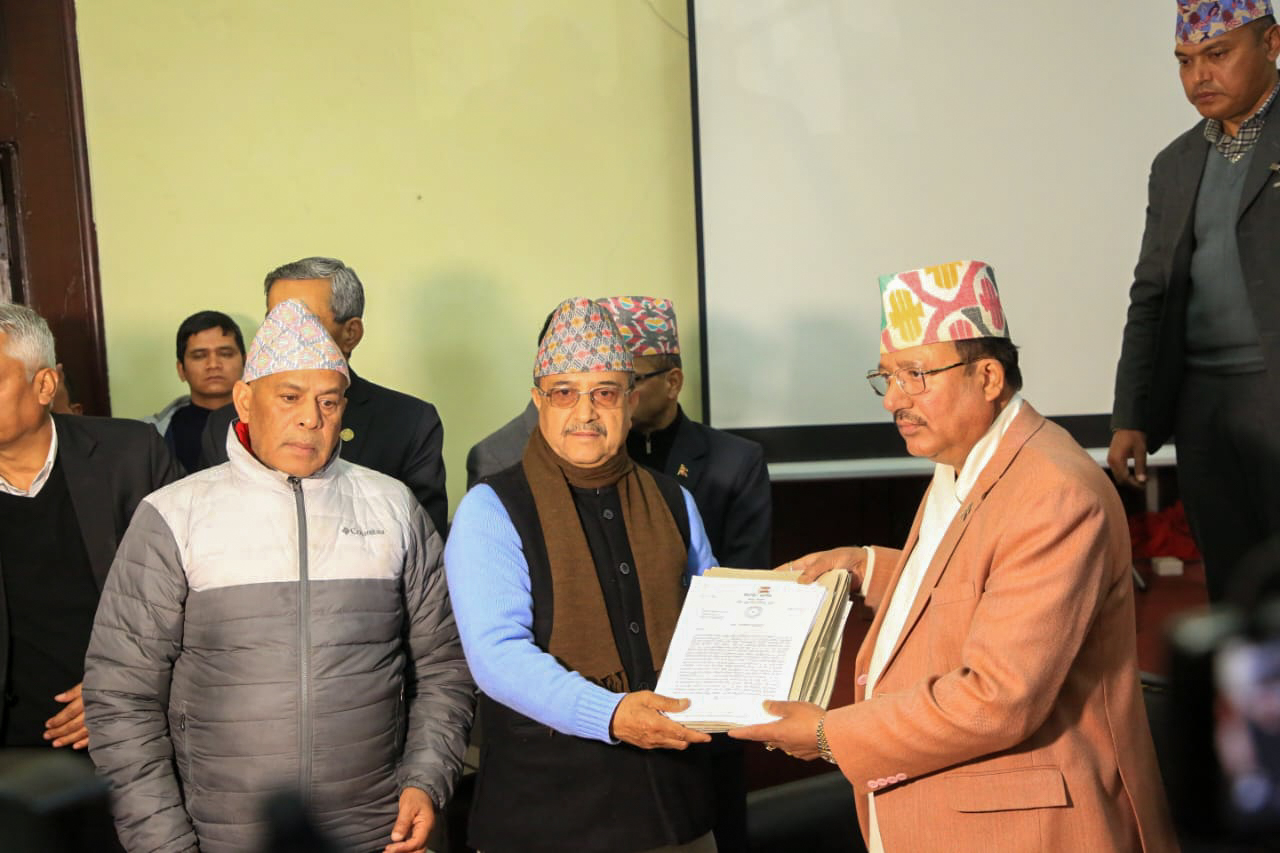 देउवा समूहलाई आयोगले भन्यो, ‘विधि र पद्धति भन्दा बाहिर गएर निर्णय हुँदैन’