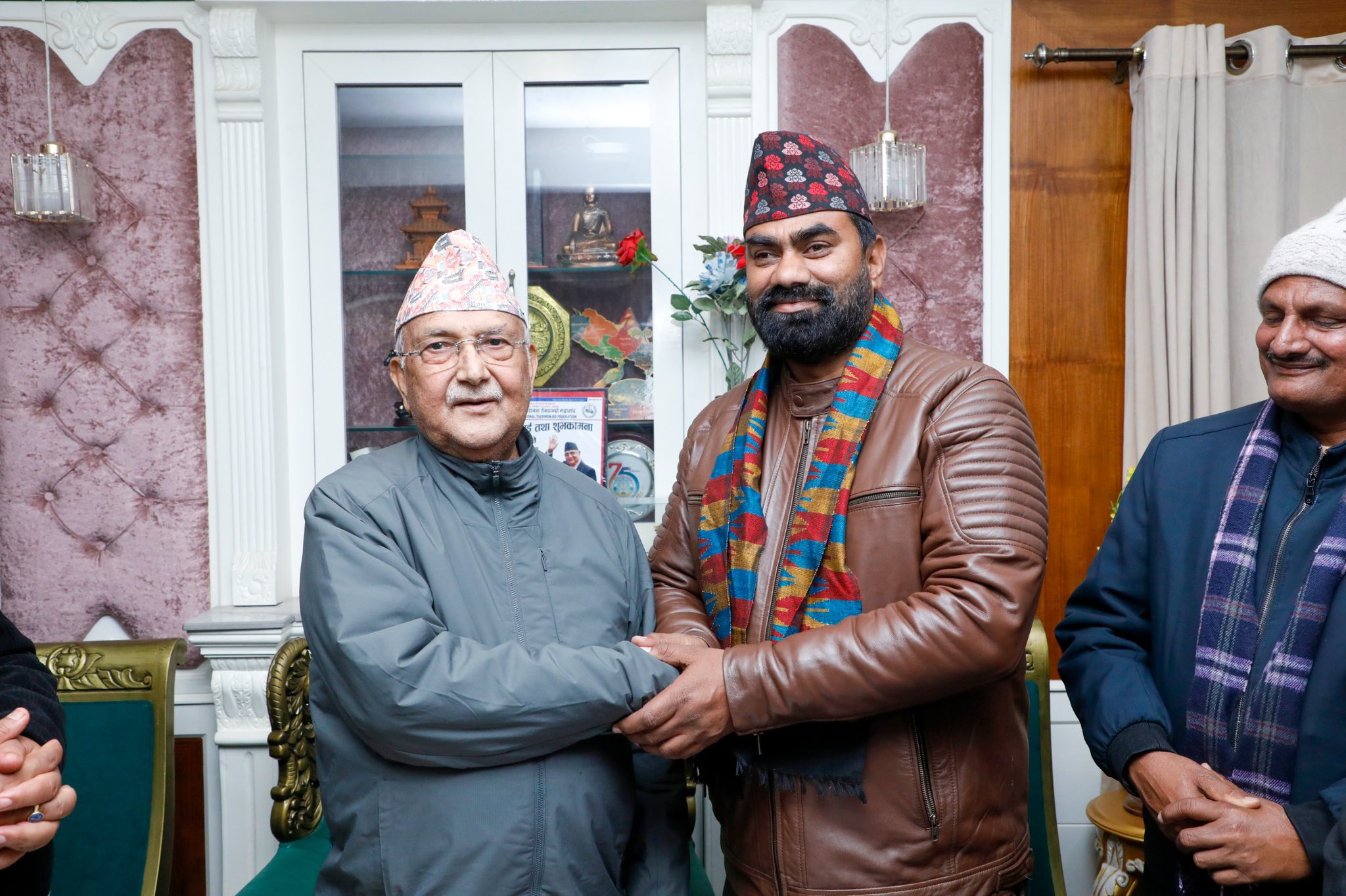 नेपाली कांग्रेसका युवा नेता अबुल हुसेन एमाले प्रवेश