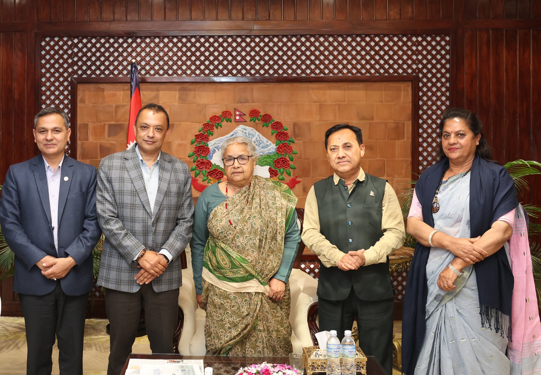 प्रधानमन्त्री कार्कीलाई भेट्न नेपाली कांग्रेस सभापति थापा बालुवाटारमा