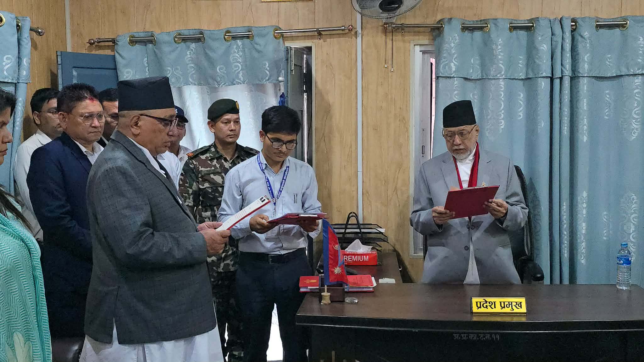 नवनियुक्त सुदूरपश्चिम प्रदेशका  वन मन्त्री शिवराज भट्टले लिए शपथ