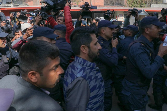 नागरिकता लिन प्रशासन कार्यालय पुगे रवि लामिछाने 