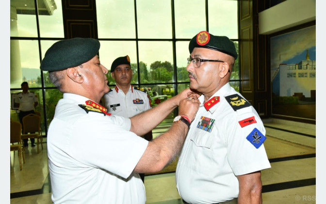 प्रधानसेनापतिद्वारा केसीलाई उपरथीको दर्ज्यानी चिन्ह प्रदान