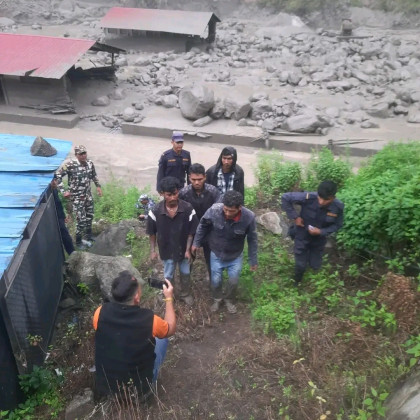 रसुवा बाढीमा फसेका ५० जनाको उद्धार