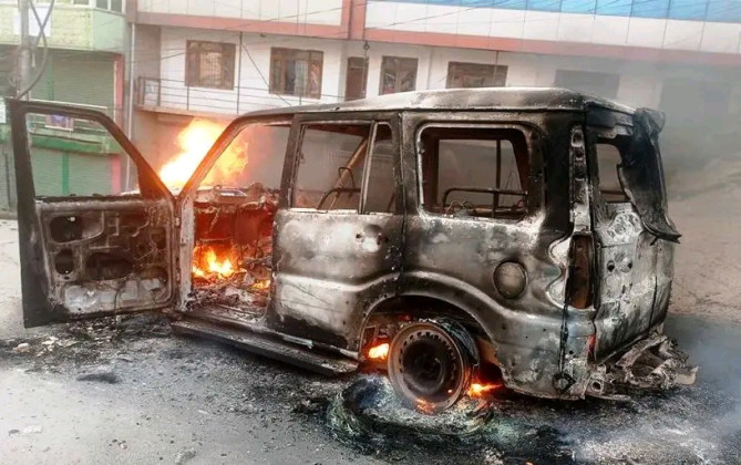 रास्वपाका प्रमुख सचेतक परियार चढेको गाडीमा आगजनी