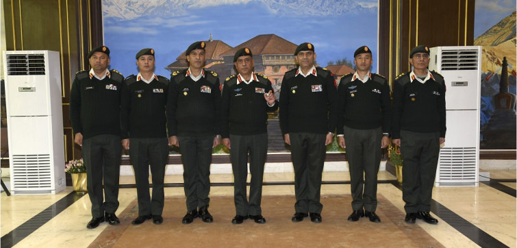 प्रधान सेनापतिद्वारा दर्ज्यानी चिन्ह प्रदान