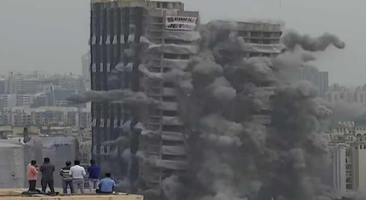 विष्फोट गरेर ढालियो भारतको गगनचुम्बी ट्विन टावर