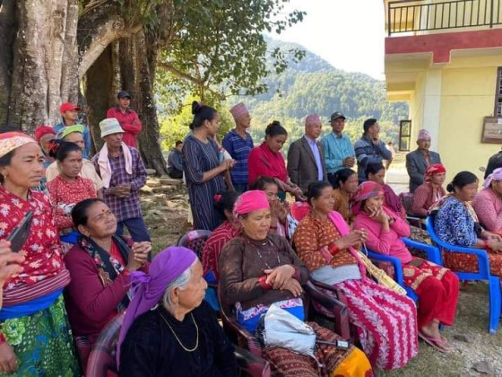 माओवादी र काँग्रेसका करिब एक दर्जन एमालेमा प्रवेश