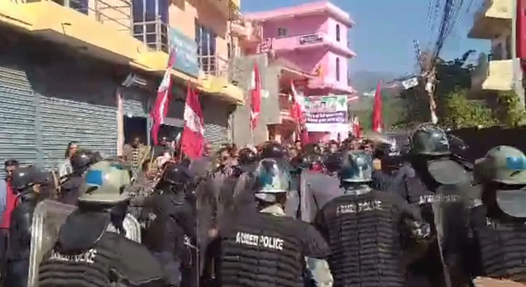 मतगणनाको विषयमा कांग्रेसका कार्यकर्ता र प्रहरीबीच स्याङजामा झडप