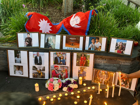 विमान दुर्घटनाका मृतकको सम्झनामा सिड्नीको स्टार्थफिल्ड स्क्वायरमा दीप प्रज्वलन