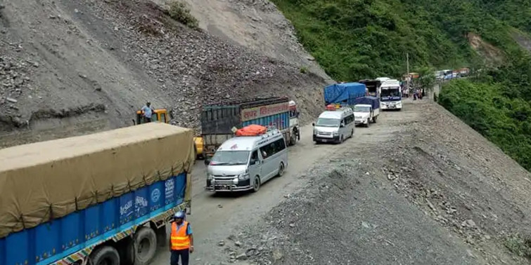 नारायणगढ–मुग्लिन सडक आजबाट नियमित सवारीसाधन चल्ने