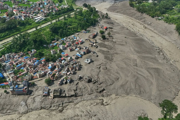 रसुवाबाट पुनः बाढीपहिरो आएको सूचनापछि नारायणगढ–मुग्लिन सडकमा आवागमन बन्द
