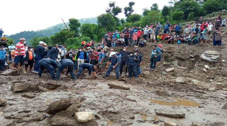 सिन्धुपाल्चोक पहिरोमा पुरिएका ११ जनाको सनाखत