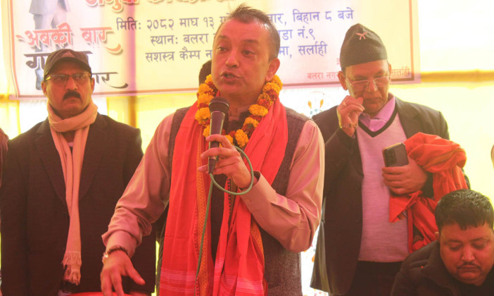 देउवासँग निरन्तर संवादमा गगन थापा