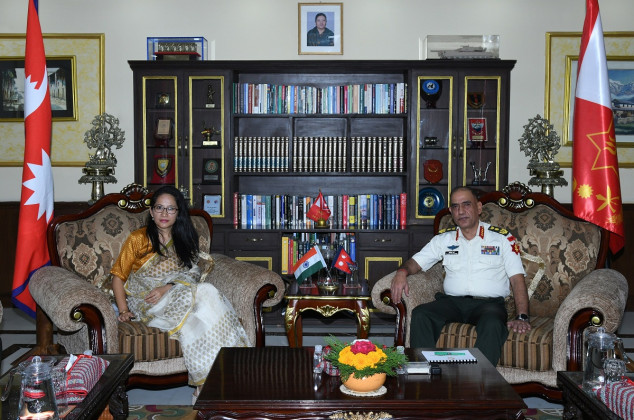 प्रधानसेनापति शर्मा र भारतीय कार्यवाहक राजदूतबीच भेट