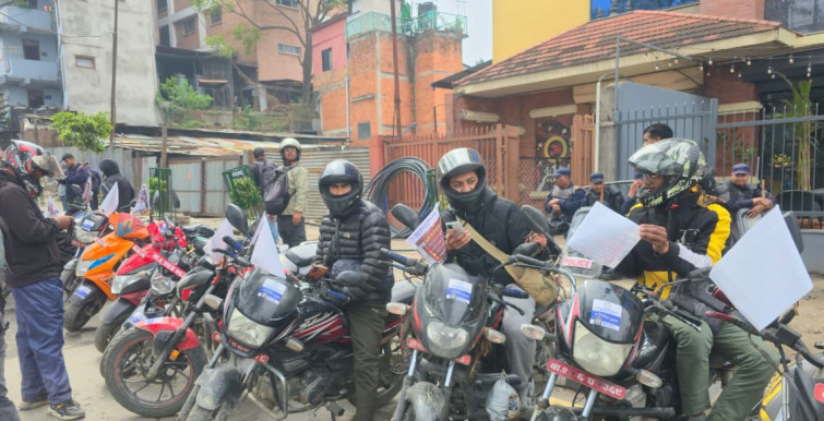 राइड सेयरिङ कम्पनीविरुद्ध चालकहरू आन्दोलित