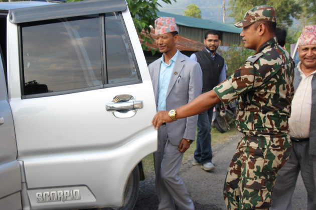 सहरी विकासमन्त्री चौधरीले गरे सरकारी गाडी फिर्ता