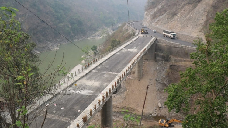 नारायणगढ-मुग्लिन सडकखण्डका पुल बनाउन अझै एक वर्ष लाग्ने