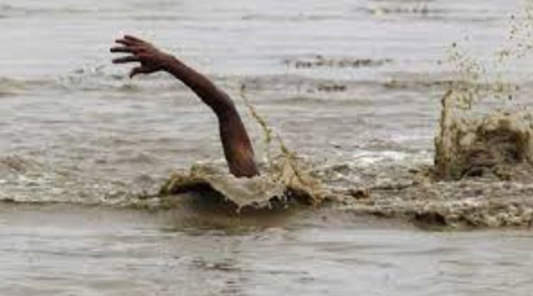 पोखरामा खोलाले बगाएर एक पुरुषको मृत्यु