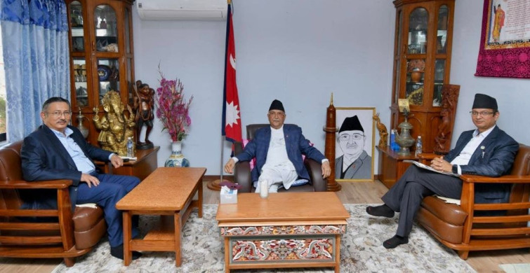 एमाले अध्यक्ष ओलीसँग गृह र कानुनमन्त्रीको भेटवार्ता