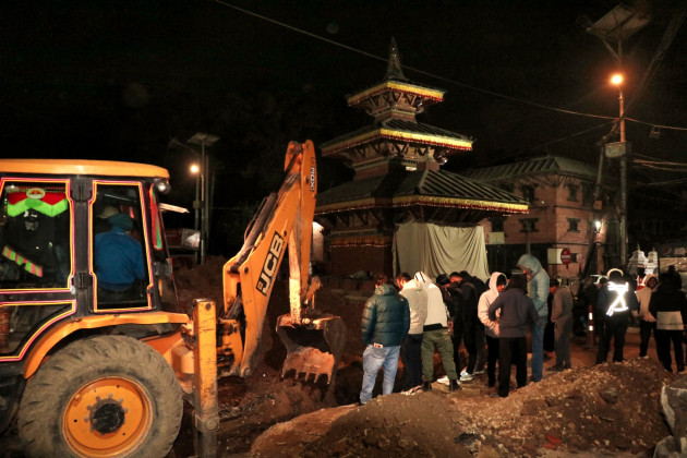 २५ वर्षदेखि थुनिएको सुन्धाराको निकास खोलियो : प्राचीन स्वरुपमा पुनरुत्थान गर्ने कामपा वडा ८ को योजना