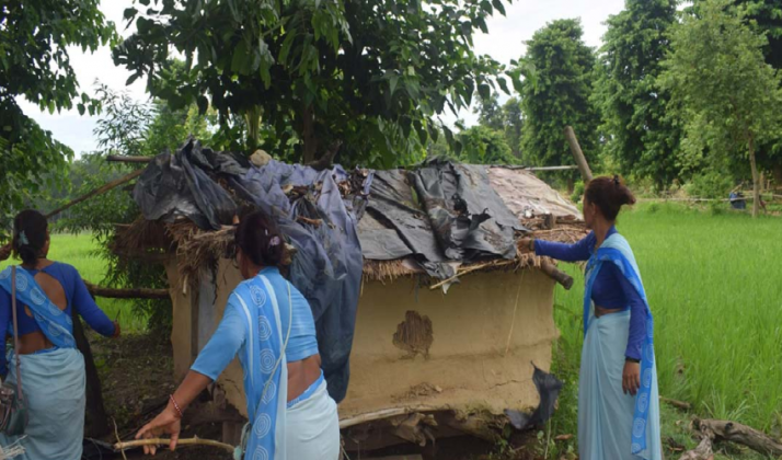 कञ्चनपुरमा छाउगोठ भत्काइदै