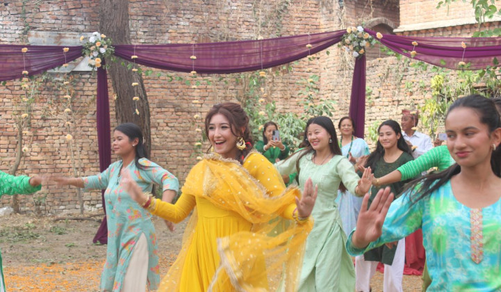 चलचित्र ‘एक मुठ्ठी बादल’को पहिलो गीत ‘रेल घुम्यो घुम्तीमा’ सार्वजनिक