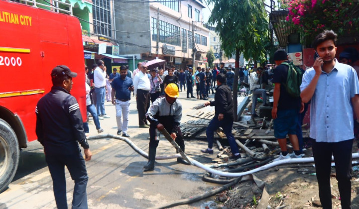 इटहरीको क्याफेमा आगलागी, ३५ लाखभन्दा बढी क्षति