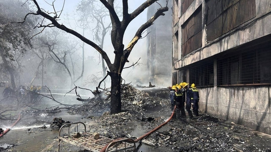 एयर इन्डियाको यात्रुवाहक विमान दुर्घटनामा २०४ जनाको शव संकलन