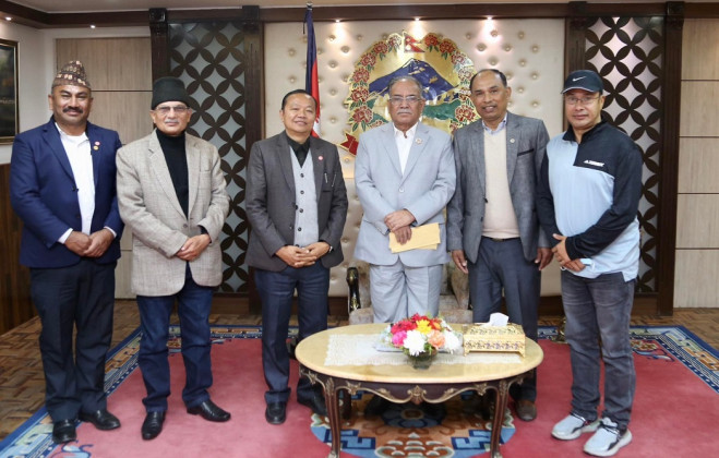 प्रधानमन्त्री दाहाल र एमाले अध्यक्ष ओलीसँग बाबुराम भट्टराईकाे भेटवार्ता
