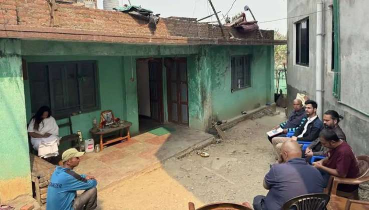सुरेश रजकका परिवारलाई भेटे मेयर बालेनले 