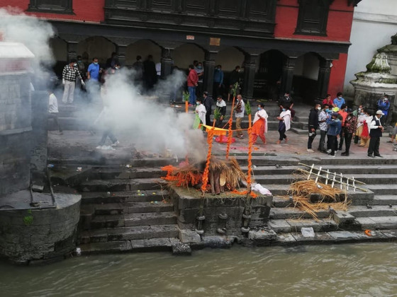 आर्यघाटमा जलाउन राखिएको शवबाट मासु र हड्डी निकालेपछि...