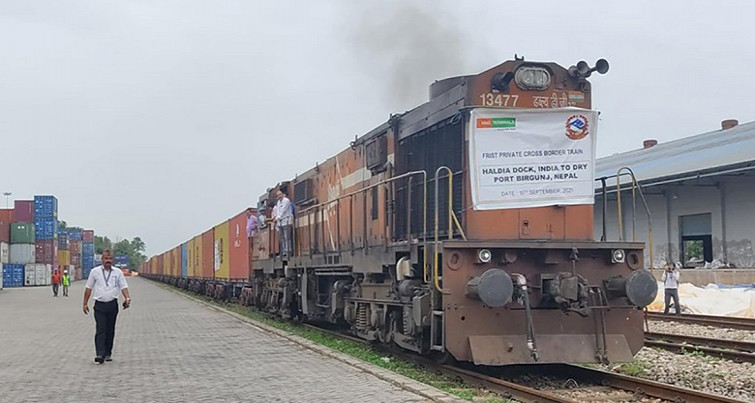 भारतबाट वीरगञ्ज आइपुग्यो पहिलो निजी कार्गो रेल